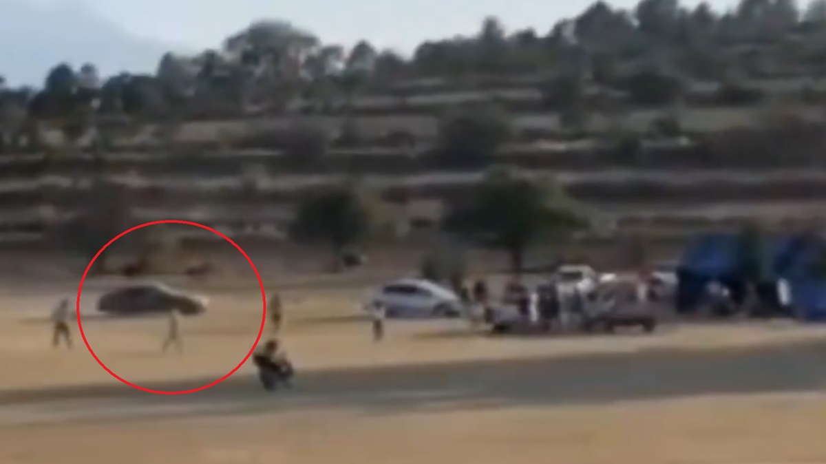 ¡Locura total! Borracho intenta atropellar a varias personas tras riña en partido de fútbol en Puebla