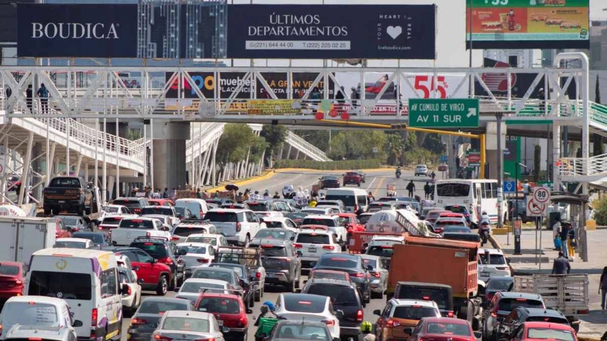 Polémica en Puebla: Automovilistas Convocan Manifestación Contra Paso Peatonal