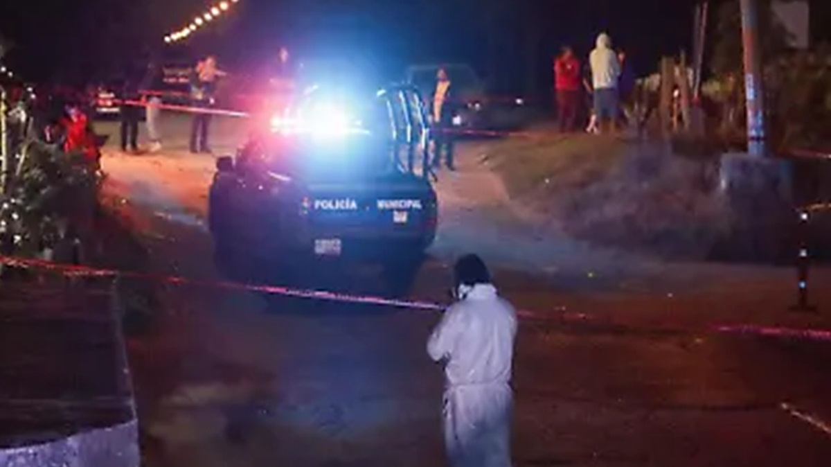 ¡Cerrones, pleito y balazos! Moto y camioneta desatan caos en San Jerónimo Caleras
