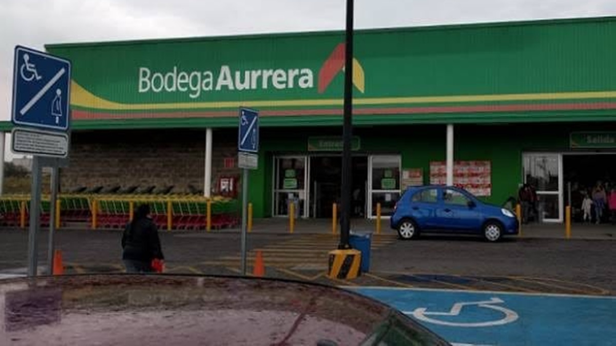 ¡Terror en Amozoc! Asaltan a punta de pistola a clientes y empleados en Bodega Aurrerá; huyen en moto