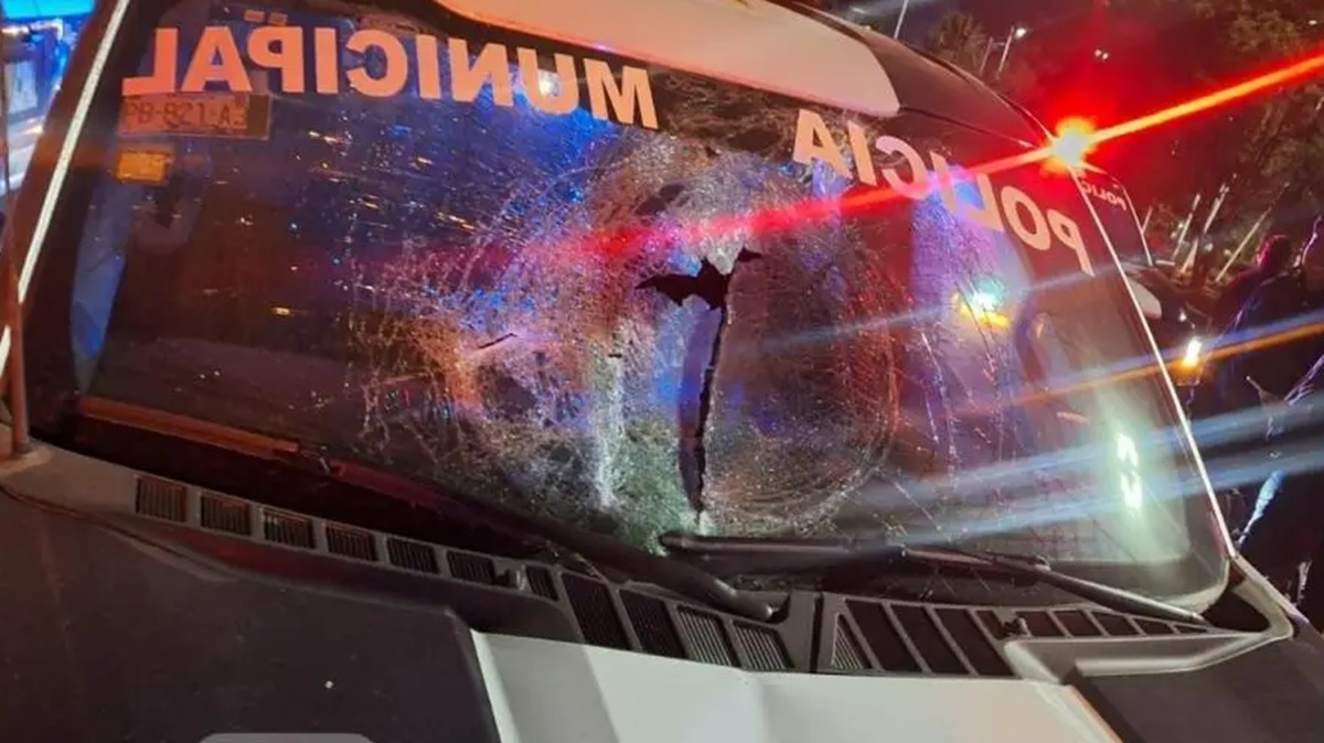 Otra vez la violencia toca a la policía en Puebla: balean patrulla en la Vía Atlixcáyotl