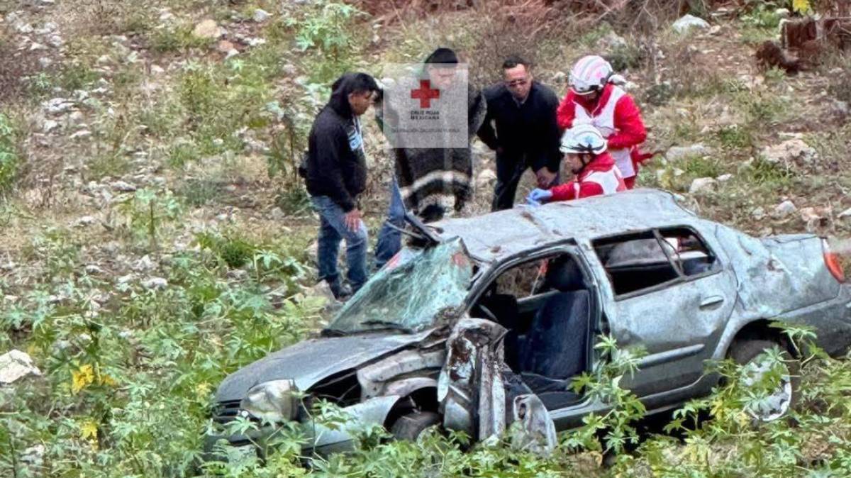 Tragedia en Zacatlán: Una persona pierde la vida y cuatro resultan heridas en volcadura
