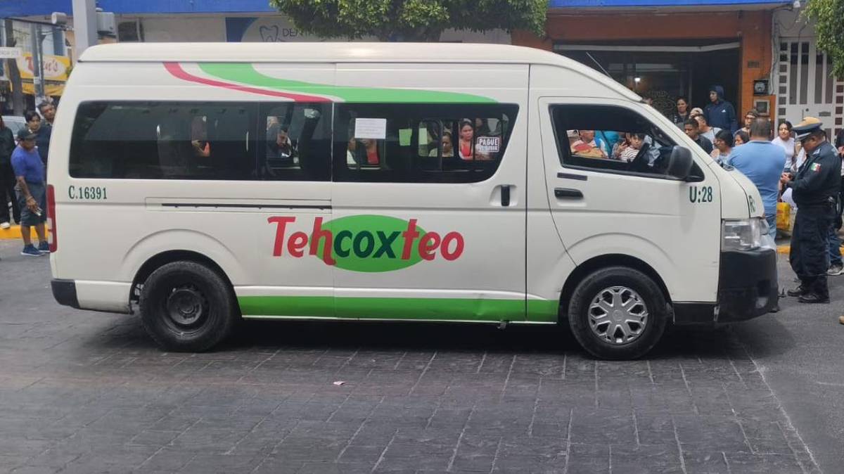 ¡Impactante accidente en Tehuacán! Madre e hijo son atropellados por una colectiva