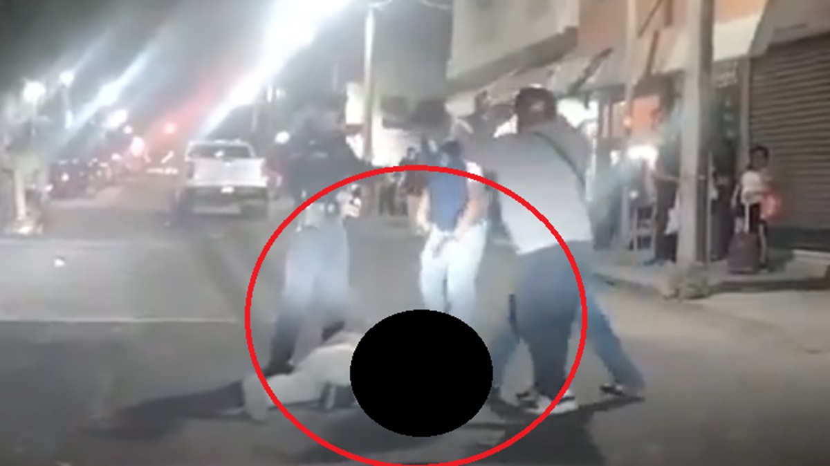¡Impactante! VIDEO Ciudadanos detienen y golpean a presunto asaltante de un abuelito en Puebla