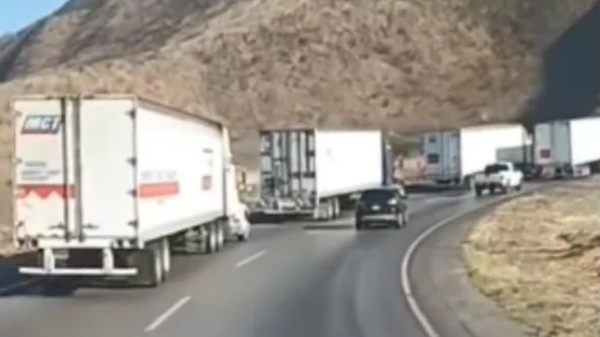 ¡Fila de 10 km! Cierre parcial en la Puebla-Orizaba por accidente de tráiler