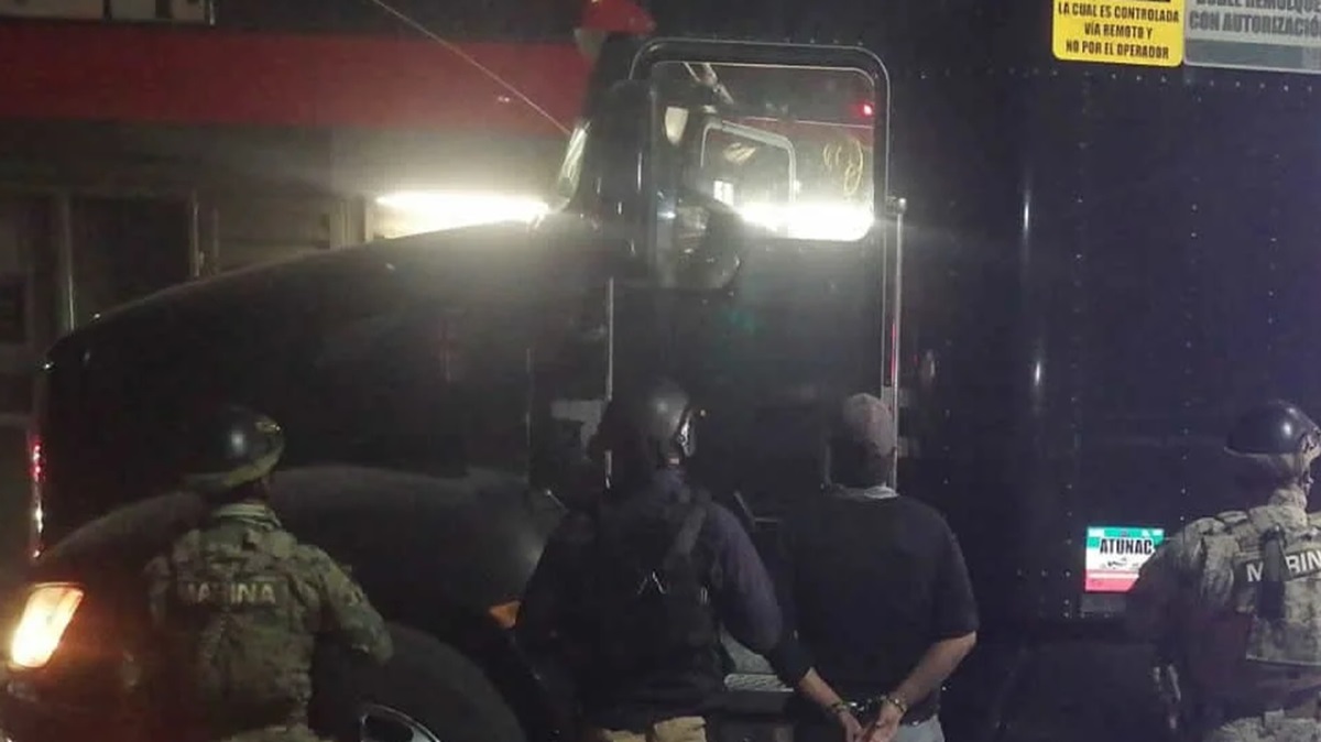 Cae joven de 20 años en Tecamachalco manejando tractocamión robado; lo detectaron gracias al Arco de Seguridad