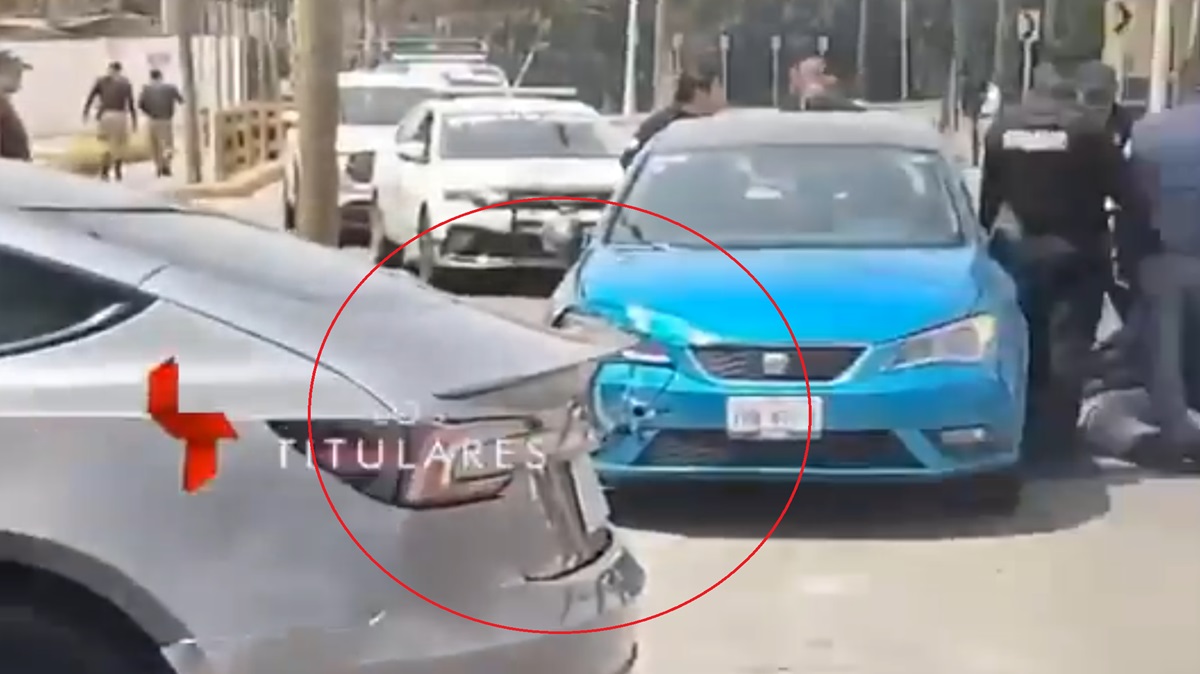 Delincuente estrella su Ibiza contra un Tesla durante persecución en Calzada Zavaleta