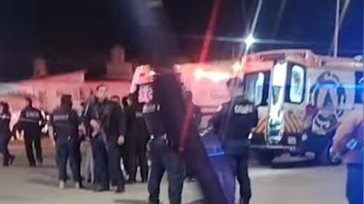 Motosicarios atacan a balazos a menor que bajaba del camión en La Resurrección; está grave