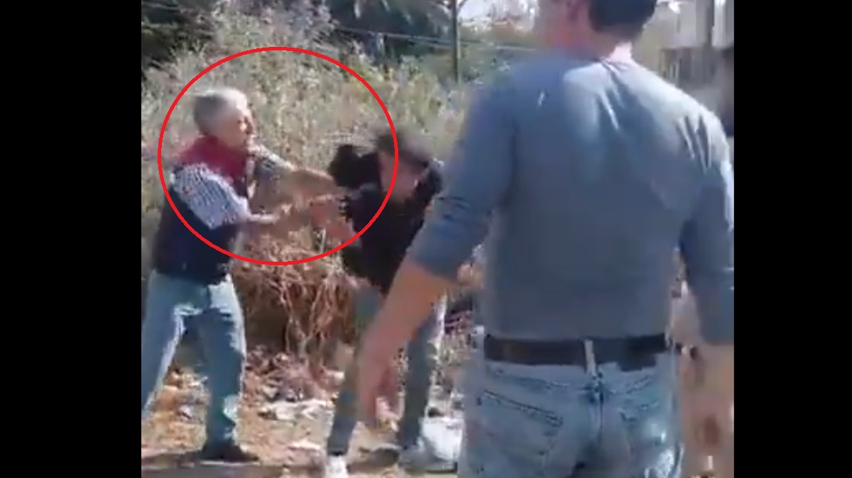 VIDEO Abuelito pone en su lugar y golpea a ladrón que le robó el celular en Puebla