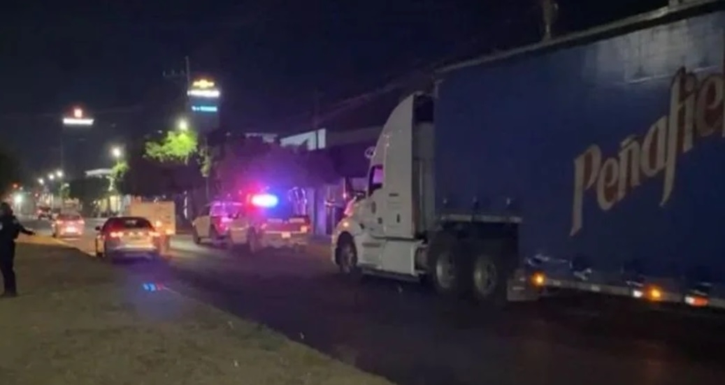 Balacera en Tehuacán: atacan a un hombre afuera de una agencia de autos; se reporta grave