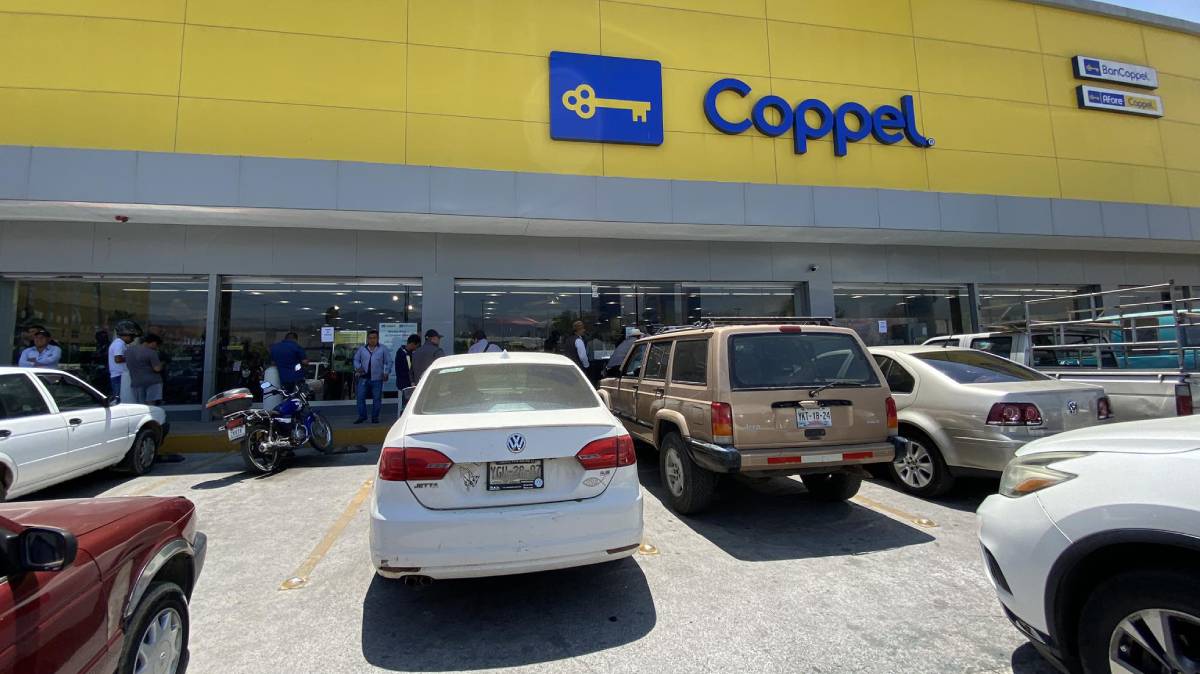 Tensión en Tehuacán: Artesanos toman Coppel tras presunto desfalco de cuenta bancaria