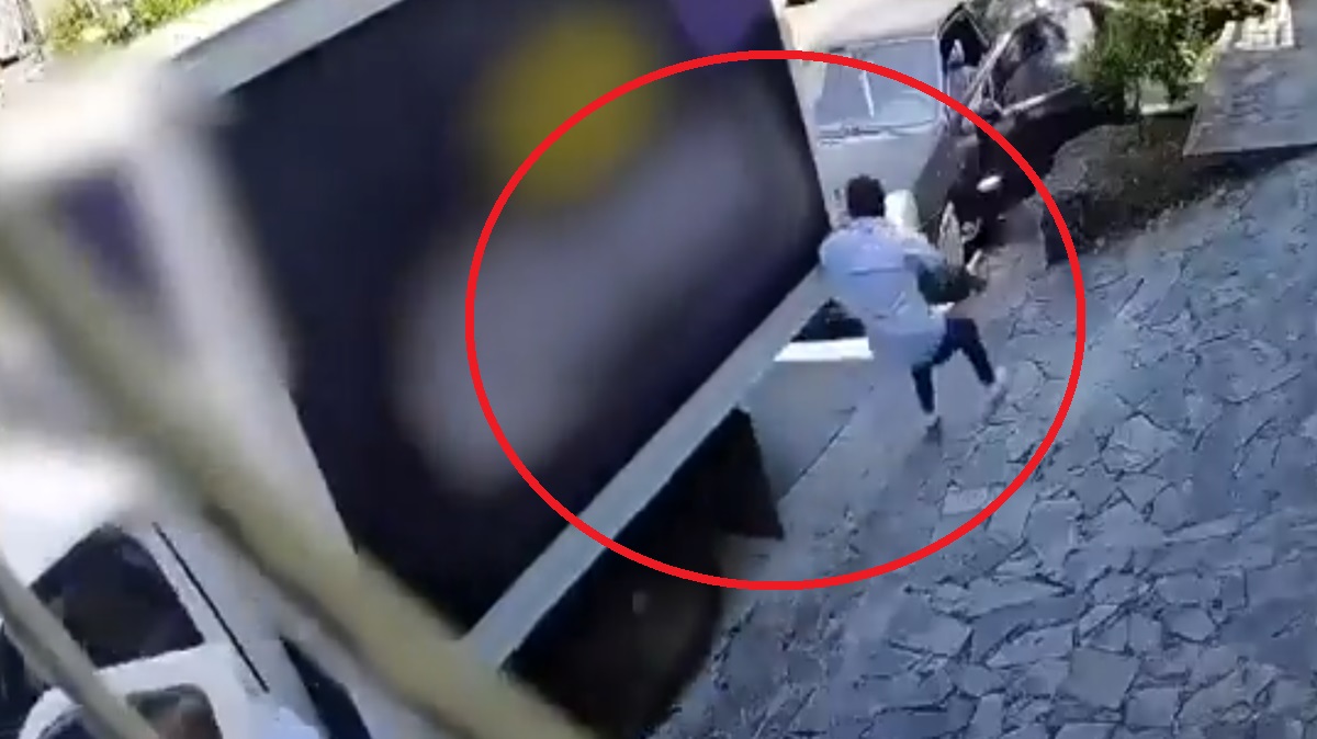 VIDEO Camión de cerveza pierde frenos en Xalapa y trabajadores intentan detenerlo “a mano limpia”