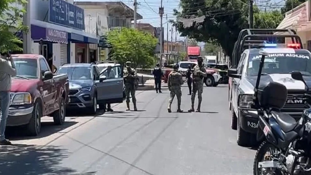 ¡Otro cuentahabiente baleado! Motoladrones le quitan $200 mil en Puebla