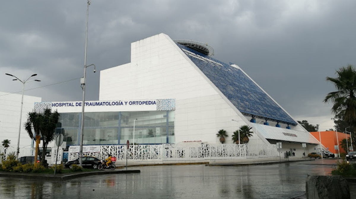 ¿Vigilancia improvisada en hospitales de Puebla? Personal de limpieza ahora cuida accesos