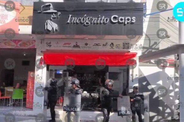 Operativo sorpresa en céntrica tienda desata especulaciones en Puebla