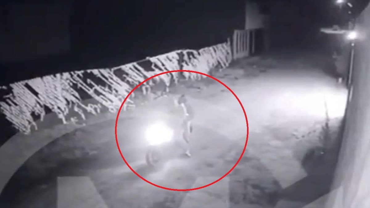 Motociclistas atacan casa con molotov en Puebla; todo quedó en video