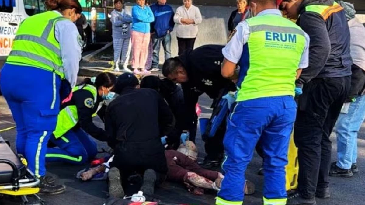 Tragedia: abuelita es atropellada dos veces, primero por un camión y luego por una patrulla que huyó