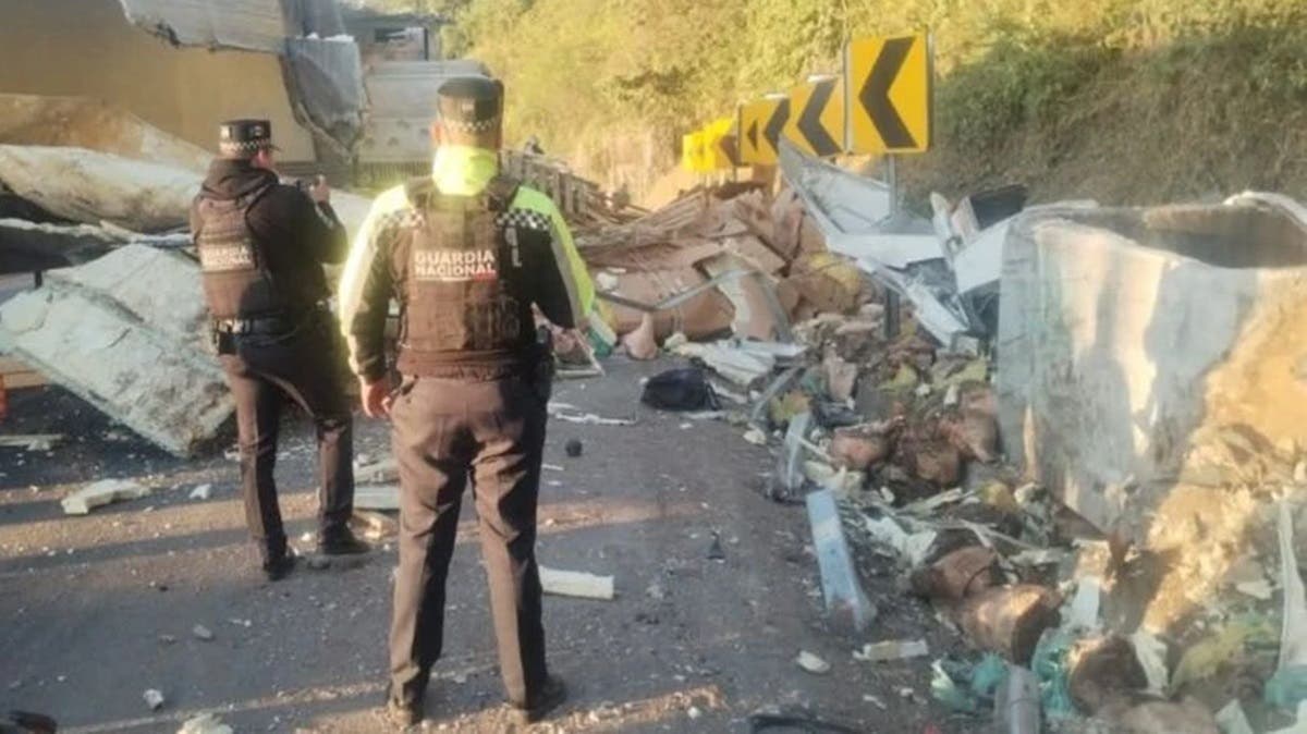 Accidente en la autopista México–Tuxpan paraliza el tránsito: tractocamión volcó en tramo de Puebla rumbo a Tulancingo