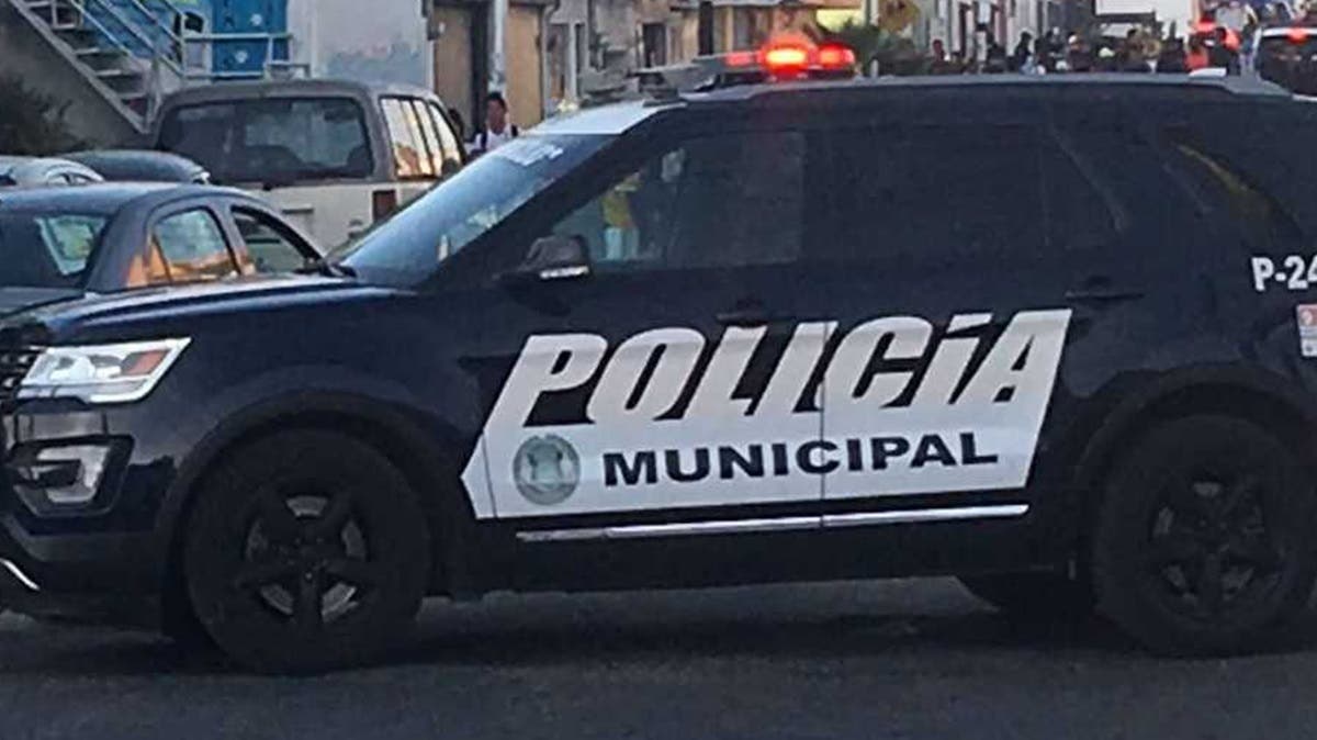 ATRAPAN a ladrón mientras desmantelaba un auto en Villa Frontera… ¡junto al juzgado!