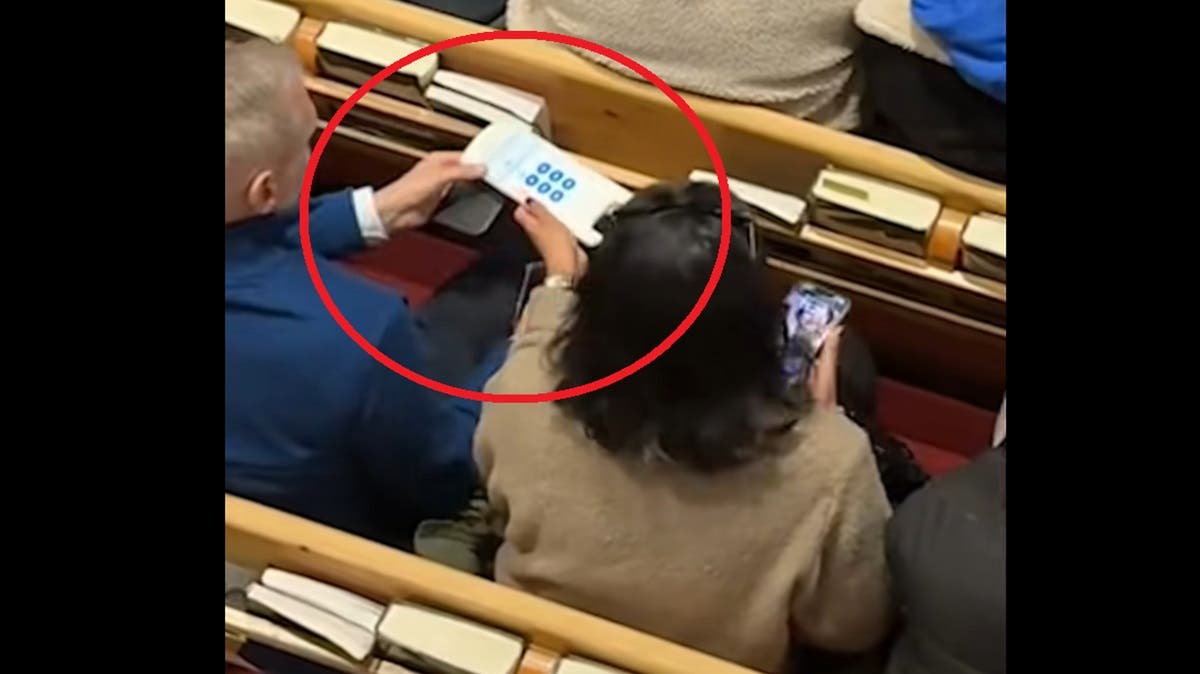 ¿Iglesia cobra limosnas con tarjeta? Polémica por método de pago en una parroquia