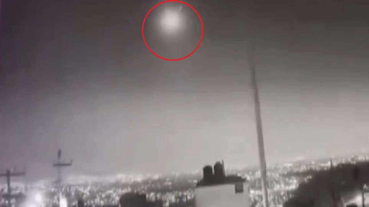 ¡Meteorito sobre CDMX! VIDEO del bólido que explotó en el cielo y sacudió a miles de mexicanos mientras dormían