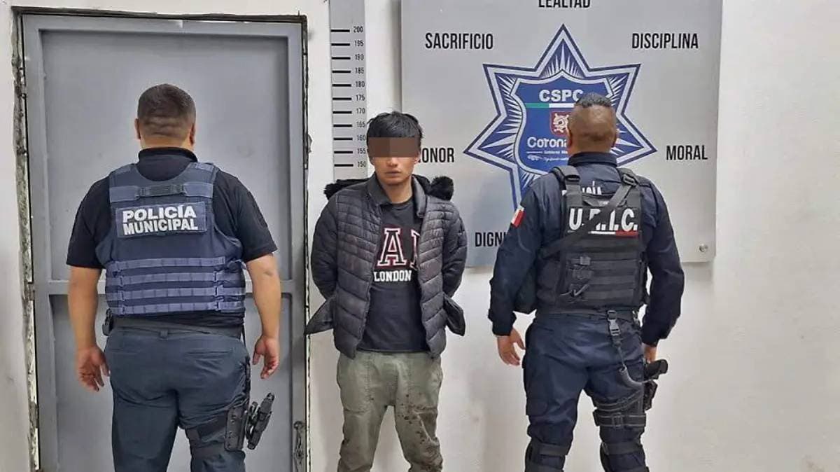 Justicia vecinal en Puebla: detienen y golpean a presunto asaltante armado en Coronango
