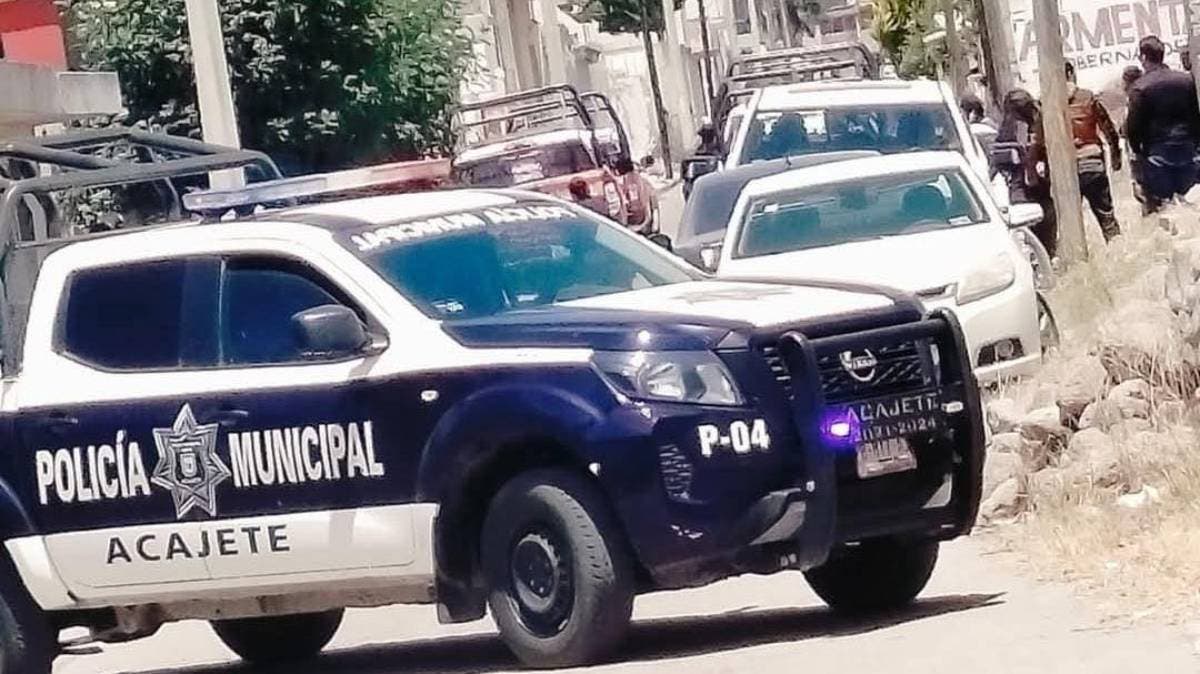 Persecución mortal en Acajete: un presunto ladrón muere tras chocar contra una barda; dos más fueron capturados