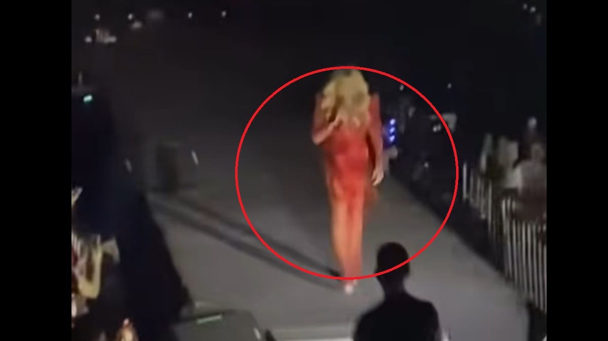 ¡Azotó! Yuri sufre aparatosa caída durante concierto y reacciona con humor en redes