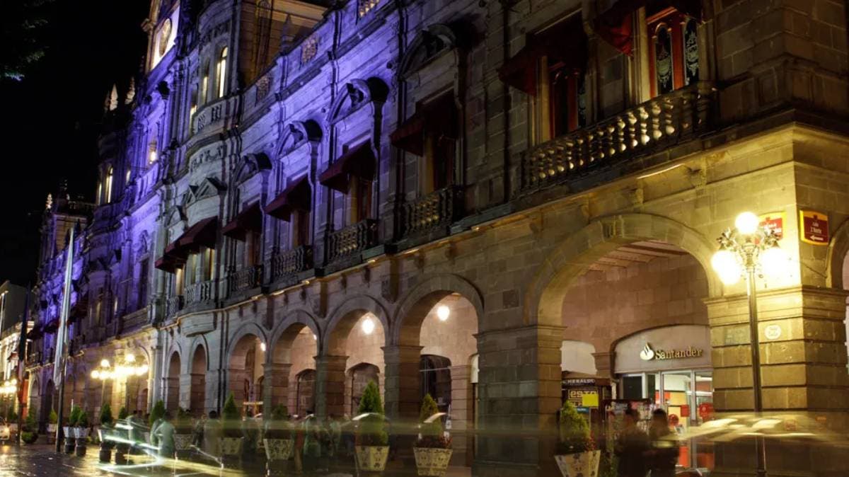 “Dorado por los valientes: Puebla iluminará su alma por los niños con cáncer”