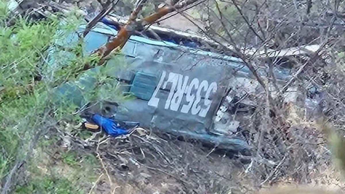 Tragedia en la sierra: autobús con jornaleros cae a barranco en Coxcatlán; 16 heridos graves