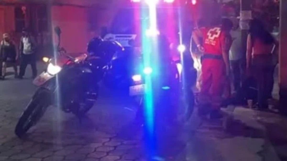 Camioneta embiste a ciclista en Tehuacán y escapa como si nada