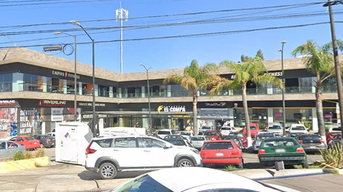 Ladrones en moto golpean y balean a cuentahabiente tras salir del HSBC en Plaza 2000