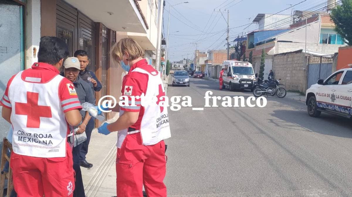 Terror sobre dos ruedas: comando armado irrumpe en hogar poblano y deja herido a padre de familia