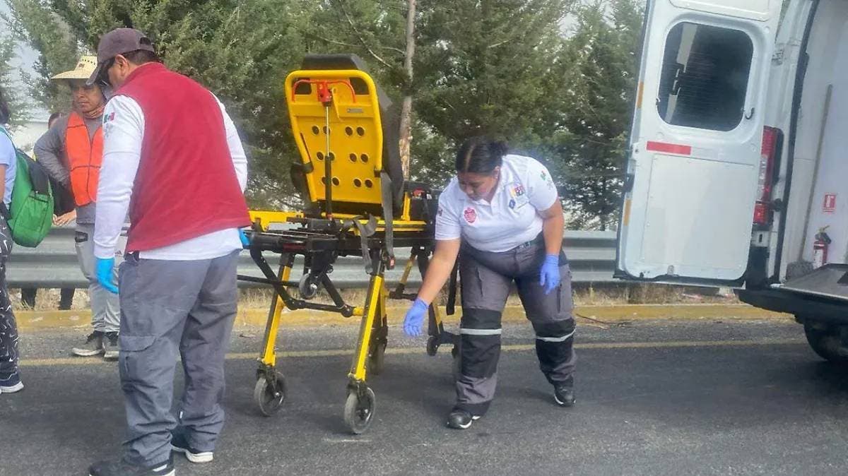 Lo atropellan y huyen: trabajador de limpia resulta herido sobre Periférico Ecológico