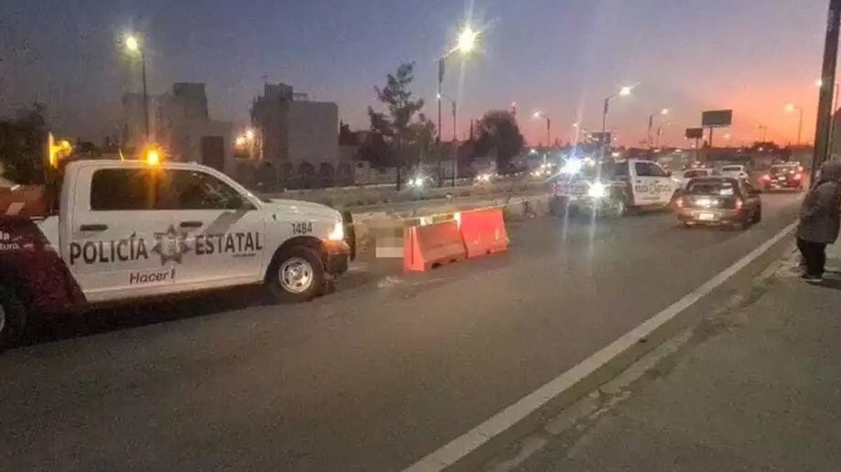 Atropellan a trabajador de limpieza en el Periférico Ecológico y genera caos vial