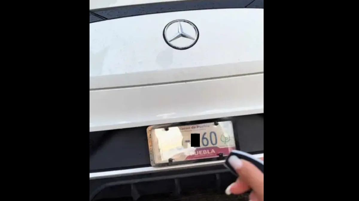 ¿Te pueden multar por usar portaplacas en Puebla? Esto dice el gobierno estatal