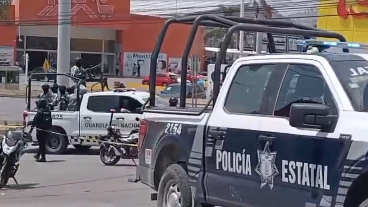 Ejecutan a balazos a conductor en tianguis de autos de Puebla; murió rumbo al hospital
