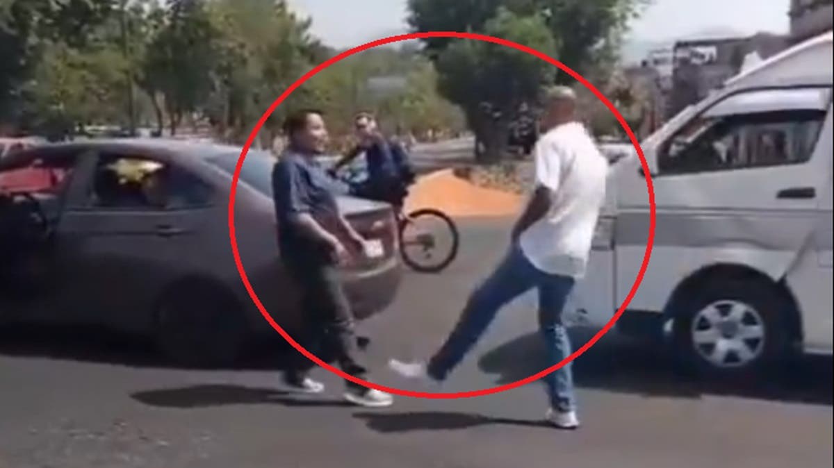 VIDEO Chofer y conductor arman “box callejero”; todo quedó grabado