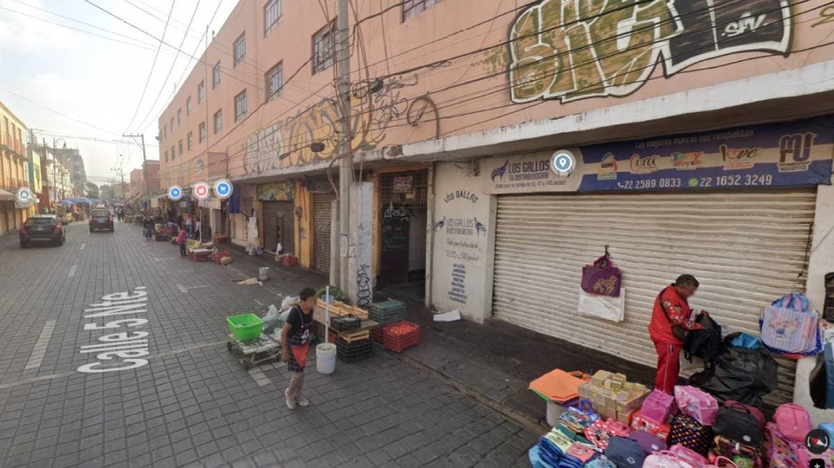 Extorsión en el corazón de Puebla: ambulantes cobran “derecho de agua” a vecinos del Centro Histórico