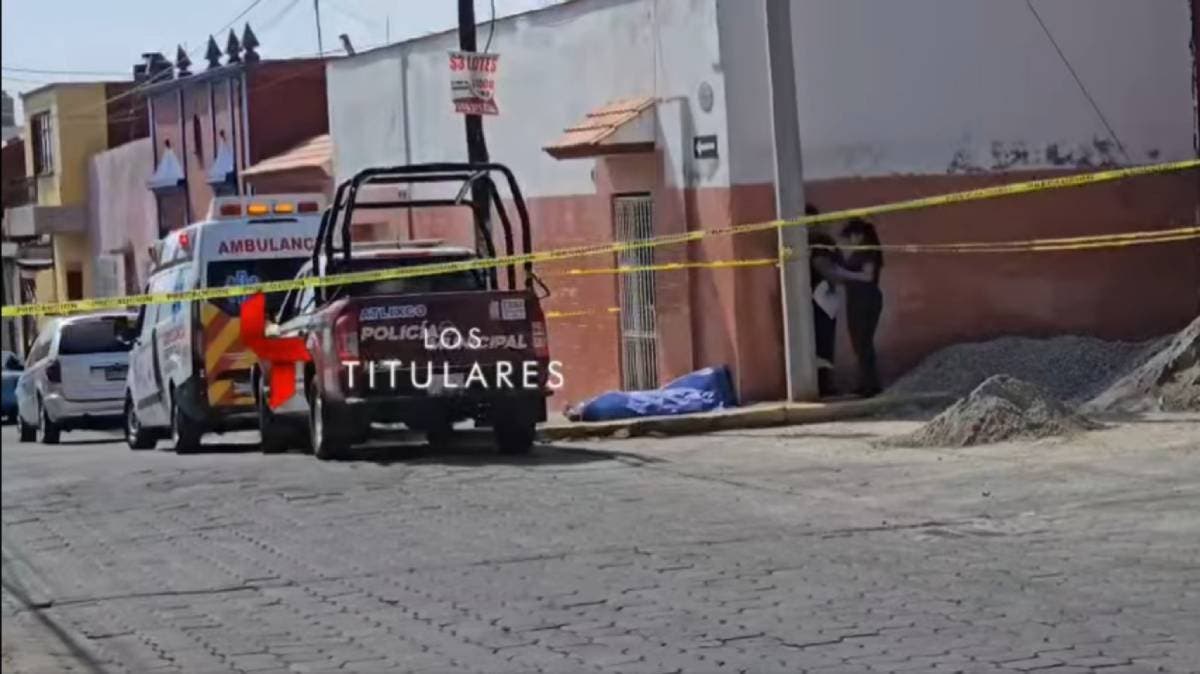 Tragedia silenciosa en Atlixco: Hombre en situación de calle muere frente al panteón municipal