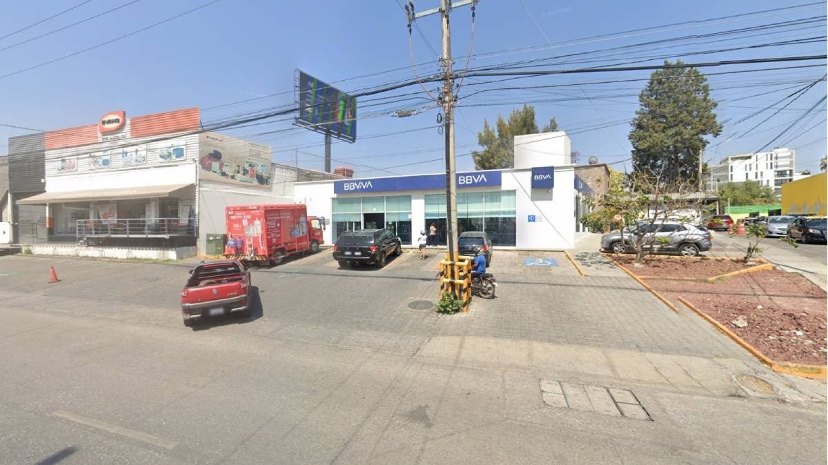 Asalto con violencia en Zavaleta: abuelito pierde 178 mil pesos al salir del banco