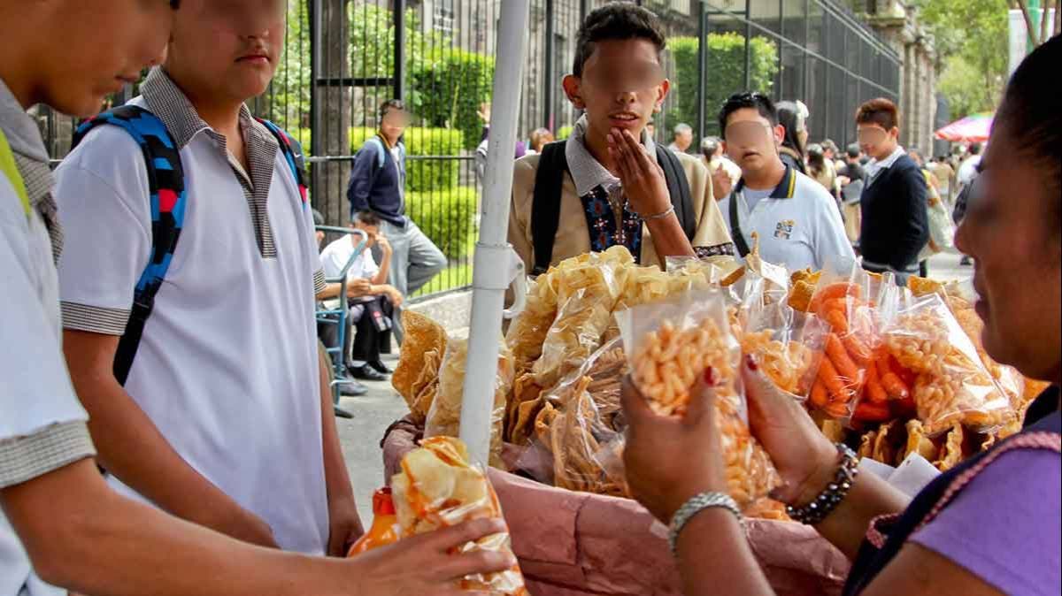¡Adiós a la comida chatarra! Alcalde de Puebla anuncia retiro de ambulantes fuera de escuelas y pide conciencia a los padres