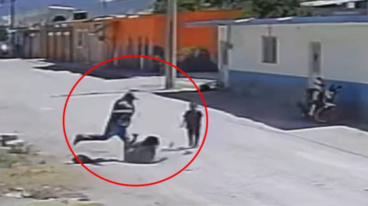 Horror en Tilapa: Mujer Es Brutalmente Agredida Frente a su Hijo; Exigen Justicia Inmediata