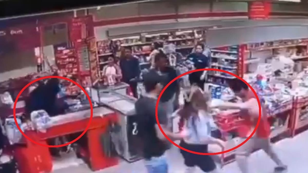 VIDEO FUERTE: farderas golpean brutalmente a cajera y empleado en tienda 3B