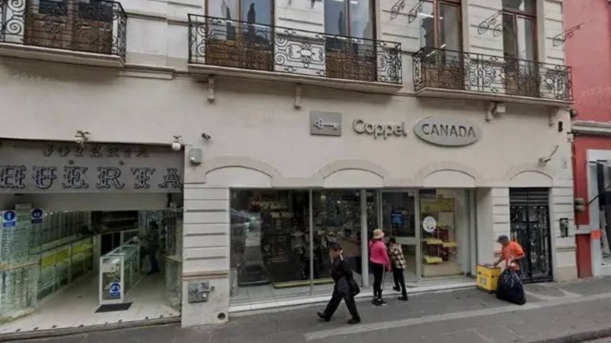 Violencia en pleno desfile: comando armado asalta tienda Coppel en el Centro Histórico de Puebla
