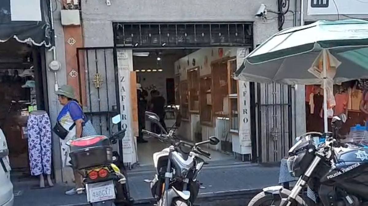 Atraco en joyería Zafiro de Atlixco: un detenido y dos prófugos tras violento robo frente al mercado Benito Juárez