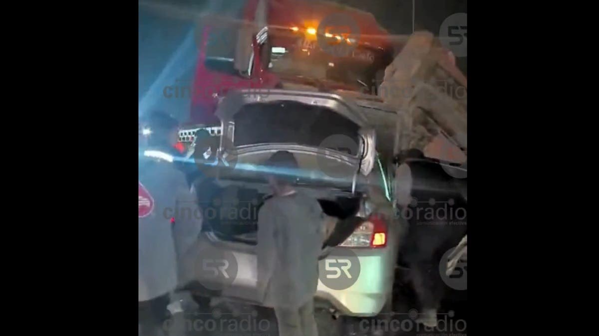 Brutal carambola deja a dos prensados tras choque frontal en la Amozoc–Nautla