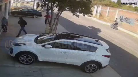 Asalto en Cuautlancingo: Tres hombres armados irrumpen en negocio y huyen en camioneta robada