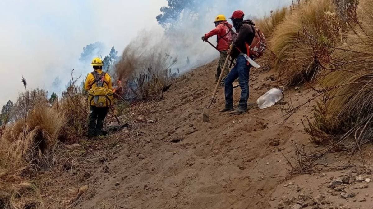 Primer ladrillo de justicia: bomberos poblanos recibirán viviendas en terrenos donados