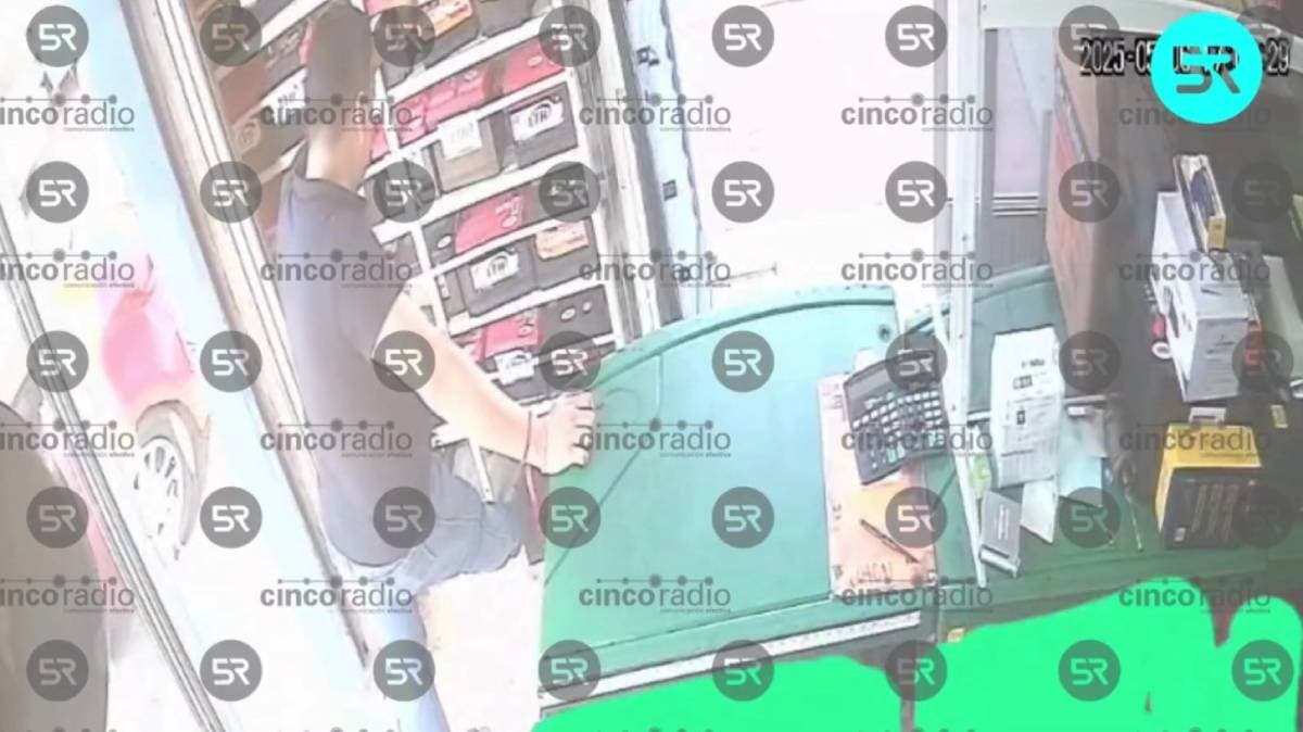 Captado robando baterías en Atlixco: empleado de ICE-COOL es exhibido en video y desata indignación vecinal